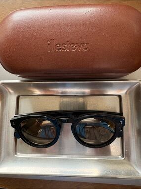Illesteva Leonard Black Round Acetate Sunglasses with Brown Leather Case